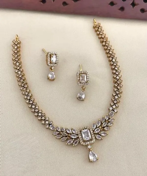 Gold_Tone_Crystal_Floral_Necklace_And_Earrings_Set_For_Women