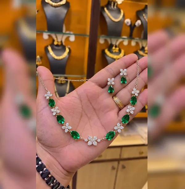 Green_Stone_Necklace_And_Earrings_Set_For_Women