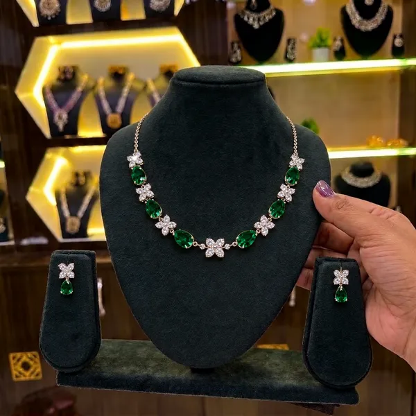 Green_Stone_Necklace_And_Earrings_Set_For_Women