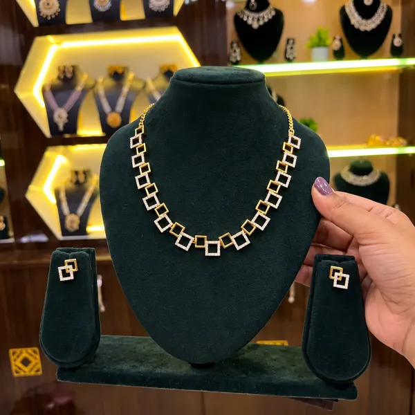 Gold_Tone_Geometric_Square_Link_Necklace_And_Earrings_Set_For_Women
