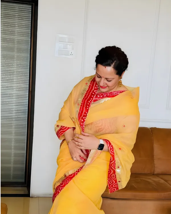 Mango_Yellow_Kota_Doria_Saree_With_Red_Bandhej_Border_Gotta_Patti_Work