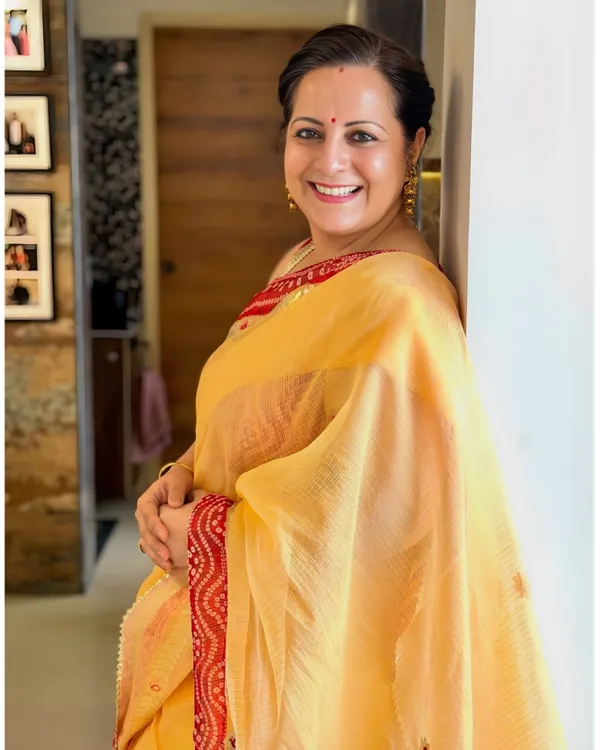 Mango_Yellow_Kota_Doria_Saree_With_Red_Bandhej_Border_Gotta_Patti_Work