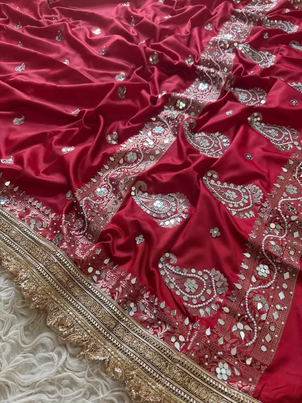 Sindoori_Mirror_Embellished_Banarasi_Katan_Silk_Saree_Royal_Red