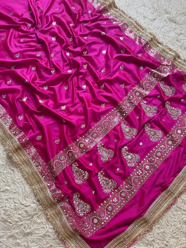 Sindoori_Mirror_Embellished_Banarasi_Katan_Silk_Saree_Pink