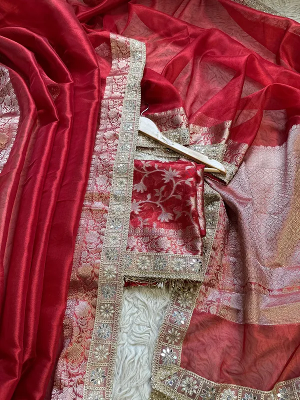 Sindoor_Mahal_Pearl_Fringe_Banarasi_Tissue_Saree