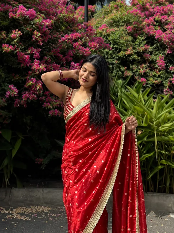 Banarasi_Tissue_Saree_With_Gold_Buti_Work_And_Pearl_Lace_Royal_Red
