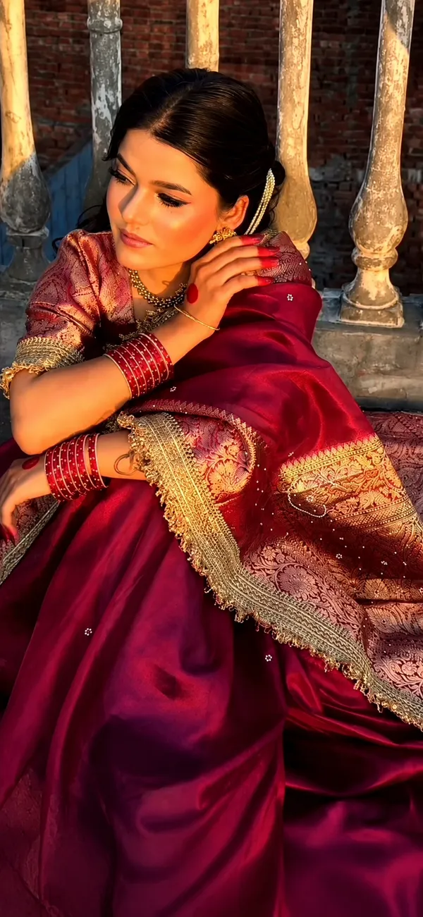 Banarasi_Tissue_Silk_Saree_With_Hand_Embroidered_Moti_Work_Heavy_Lace_Border_Pink