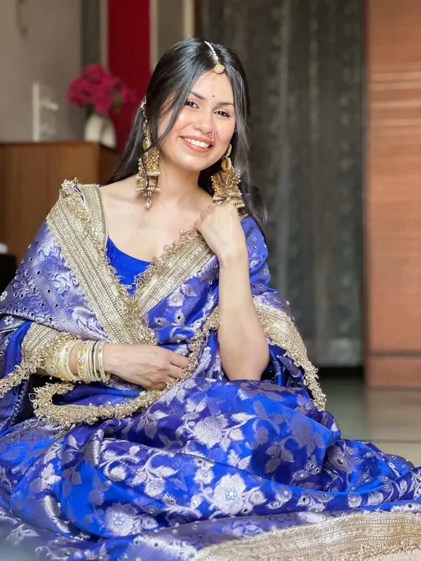 Gulab_Jaal_Mirror_Work_Banarasi_Saree_With_Heavy_Lace_Border_Navy