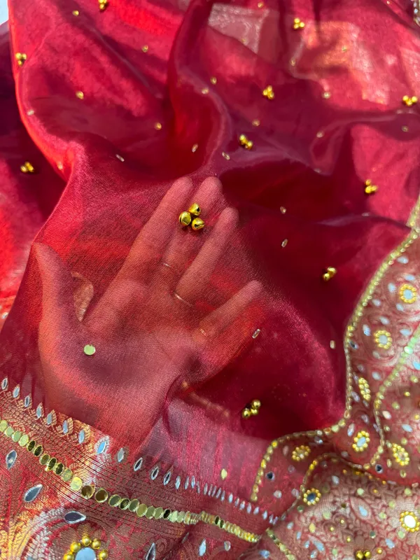 Viral_Banarasi_Soft_Tissue_Silk_Ghunghroo_Saree_With_Heavy_Lace_Attached_Maroon