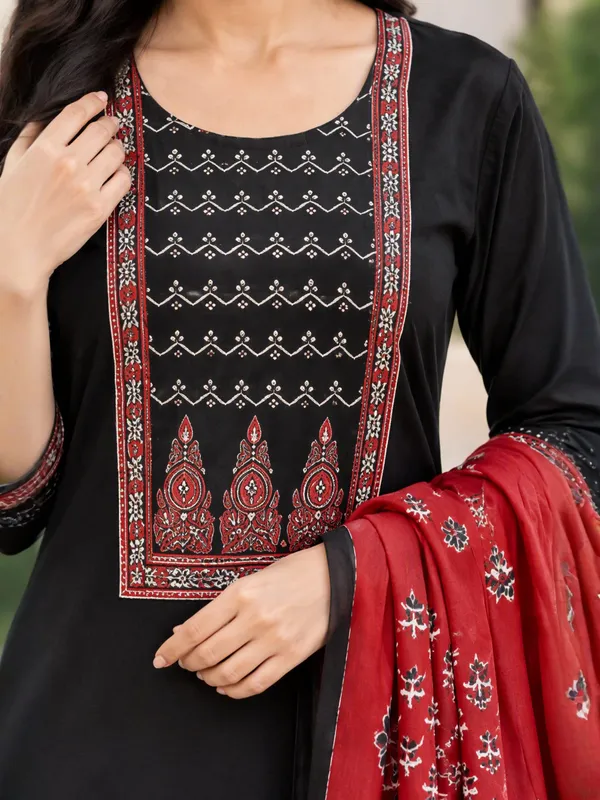 Black_Pure_Cotton_Kurta_Set_3_Piece_For_Women