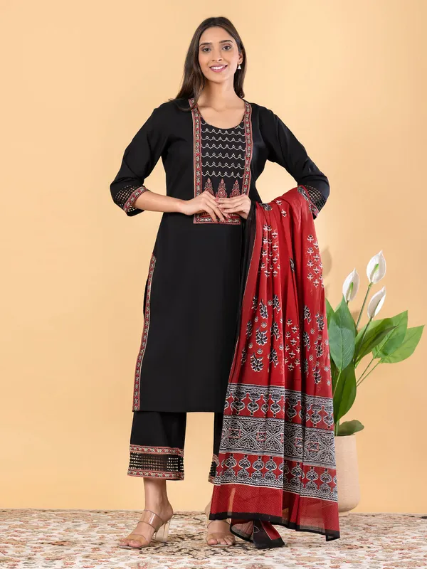 Black_Pure_Cotton_Kurta_Set_3_Piece_For_Women