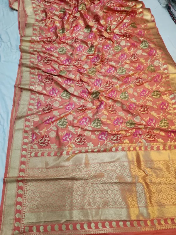 Peach_Woven_Floral_Saree_for_Women