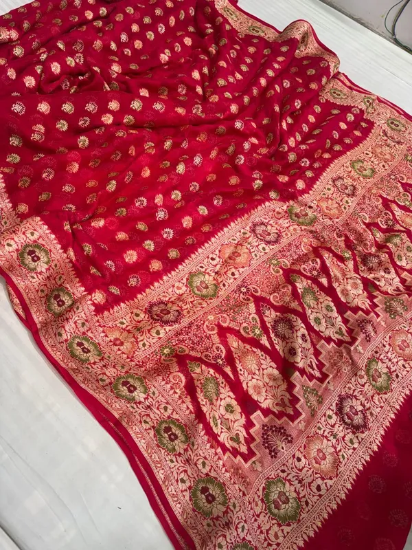 Red_Woven_Floral_Saree_For_Women