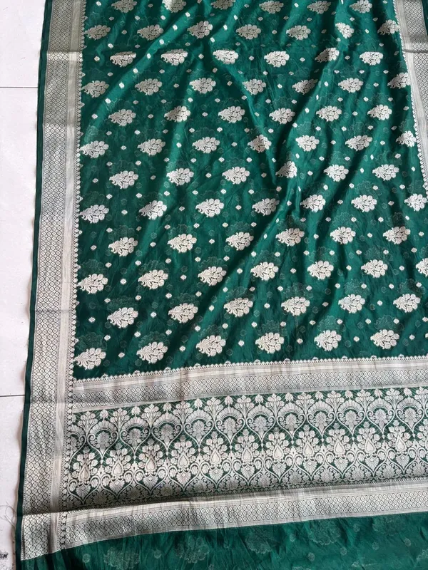 Green_Woven_Floral_Saree_for_Women