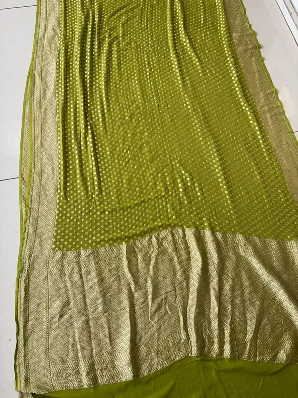 Green_Woven_Traditional_Saree_for_Women
