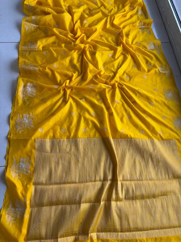 Yellow_Silk_Traditional_Saree_for_Women