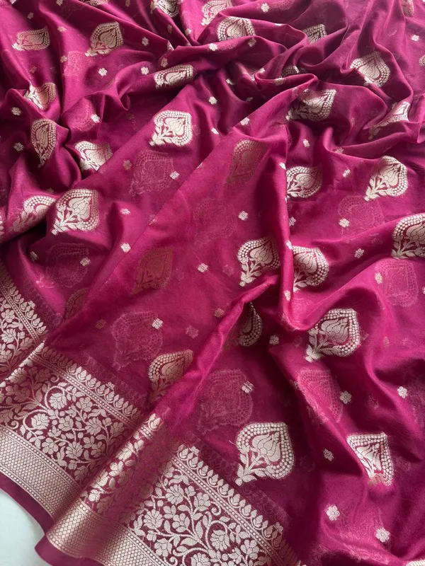 Magenta_Silk_Banarasi_Saree_for_Women