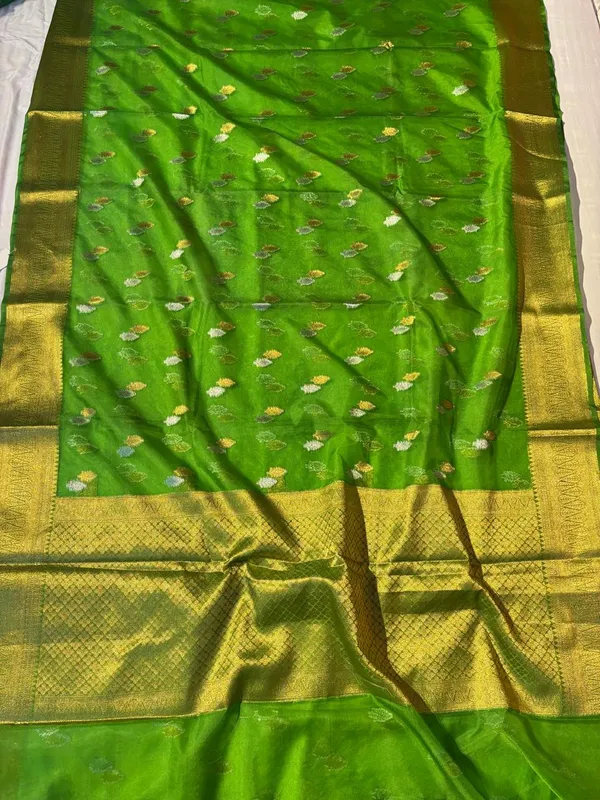 Green_Silk_Traditional_Saree_for_Women