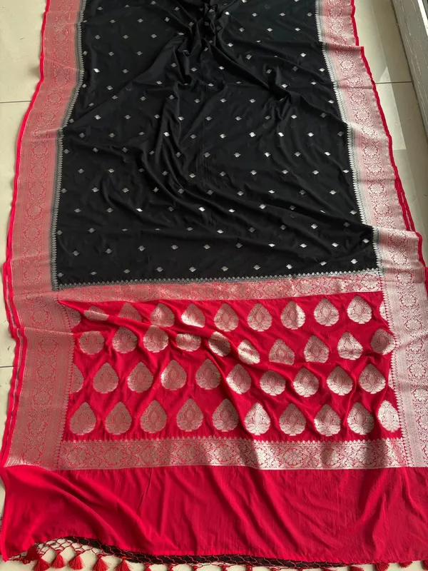 Black_Woven_Traditional_Saree_for_Women