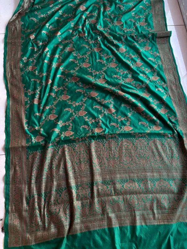 Green_Silk_Floral_Saree_For_Women