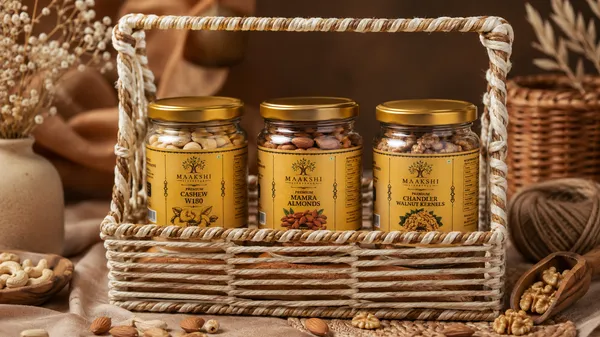 Maakshi_Cashews_Almonds_&_Walnuts_Dry_Fruit_Gift_Hamper