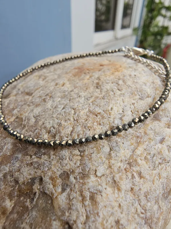 Black_Faceted_Beaded_Chain_Necklace_for_Women
