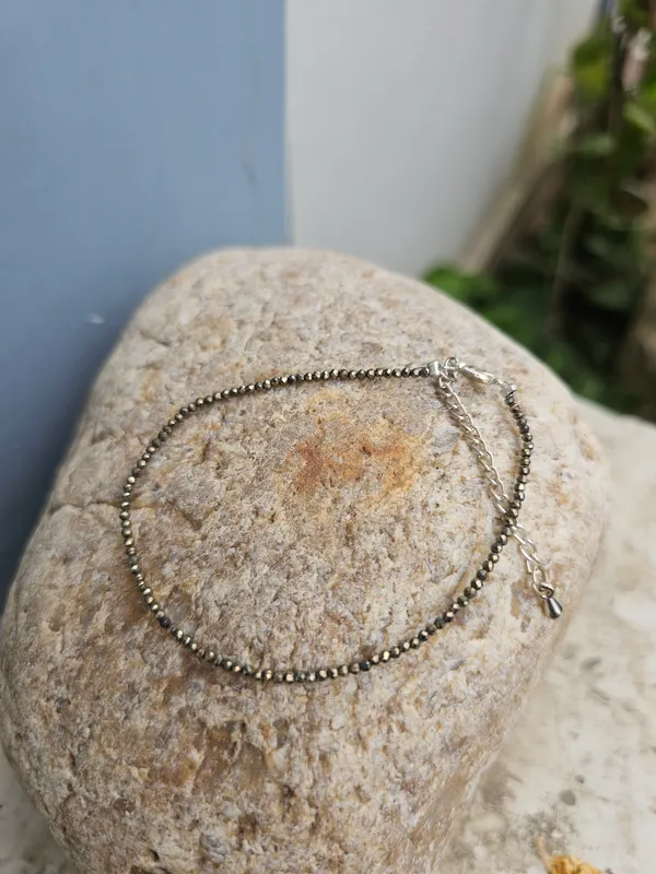 Black_Faceted_Beaded_Chain_Necklace_for_Women