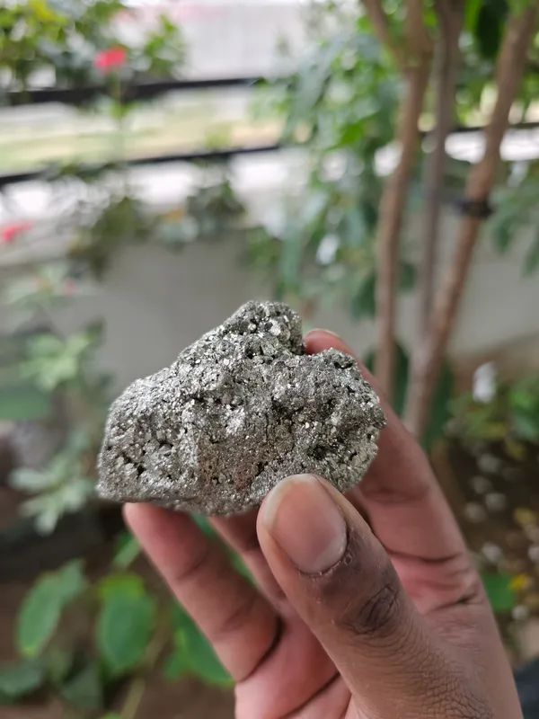 Natural_Metallic_Mineral_Rock_Specimen