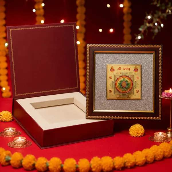 Wooden_Traditional_Shri_Yantra_Framed_Religious_Decor