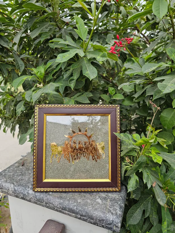 Traditional_Seven_Horse_Metallic_Wall_Art_Frame