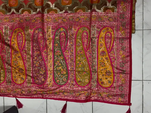 Magenta_Silk_Zari_Saree_for_Women