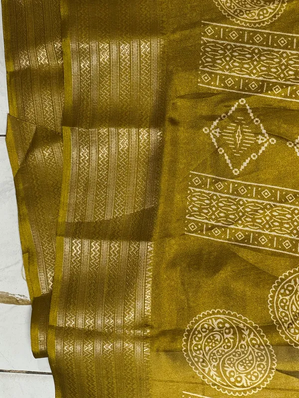 Olive_Woven_Traditional_Saree_for_Women