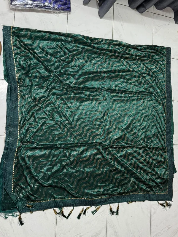 Teal_Wavy_Pattern_Saree_for_Women
