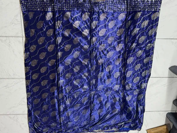 Blue_Satin_Leaf_Print_Saree_for_Women