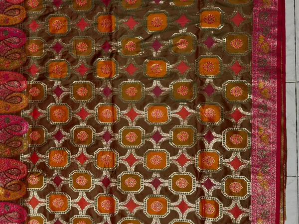Magenta_Silk_Zari_Saree_for_Women