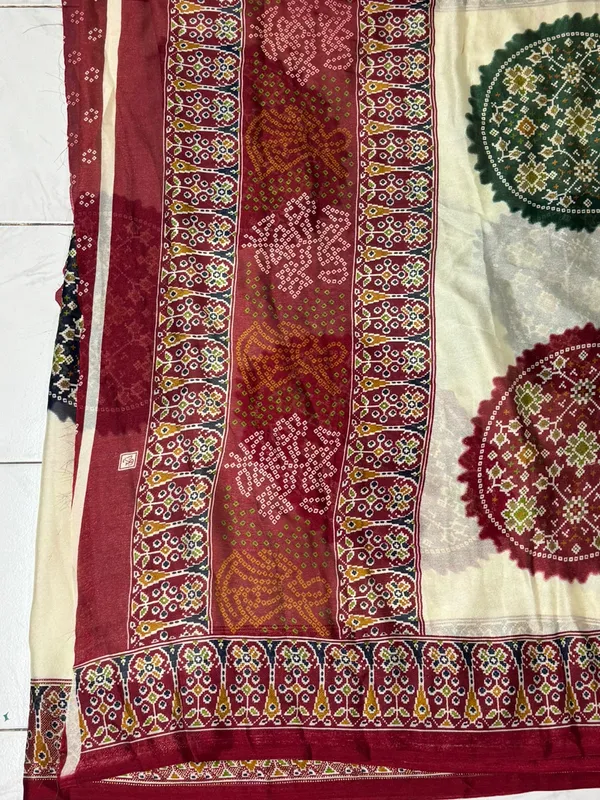 Maroon_Cream_Printed_Saree_for_Women