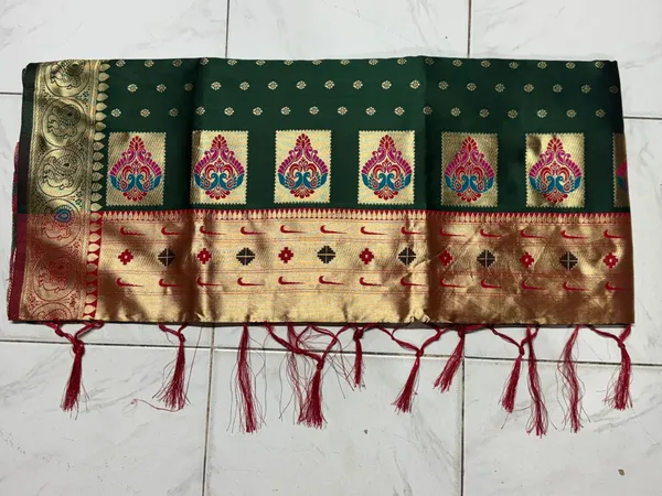 Red_Woven_Traditional_Saree_for_Women