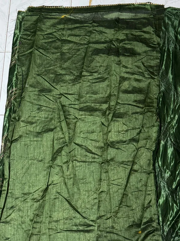Green_Satin_Finish_Patterned_Saree_for_Women