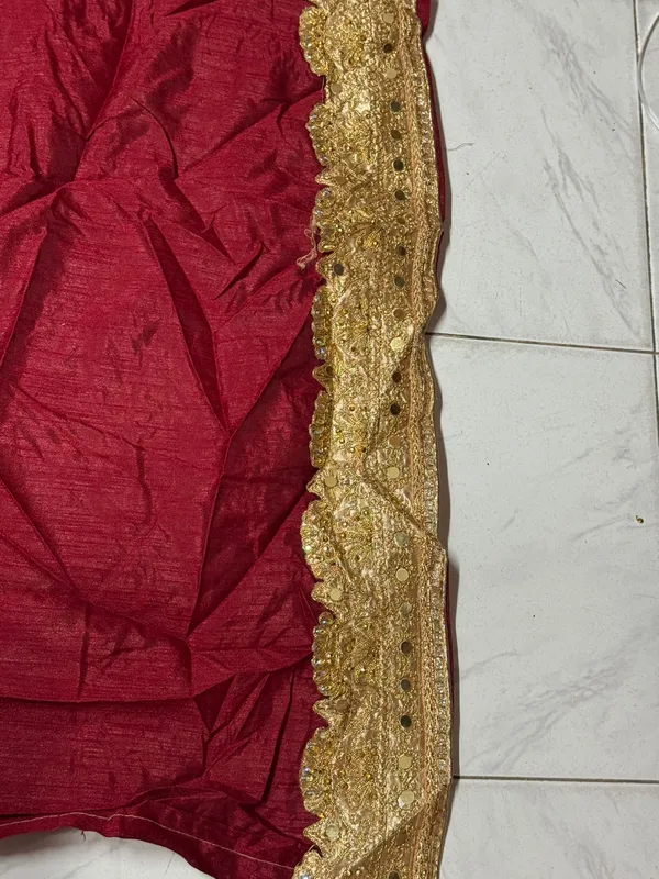 Gold_Embellished_Traditional_Saree_for_Women
