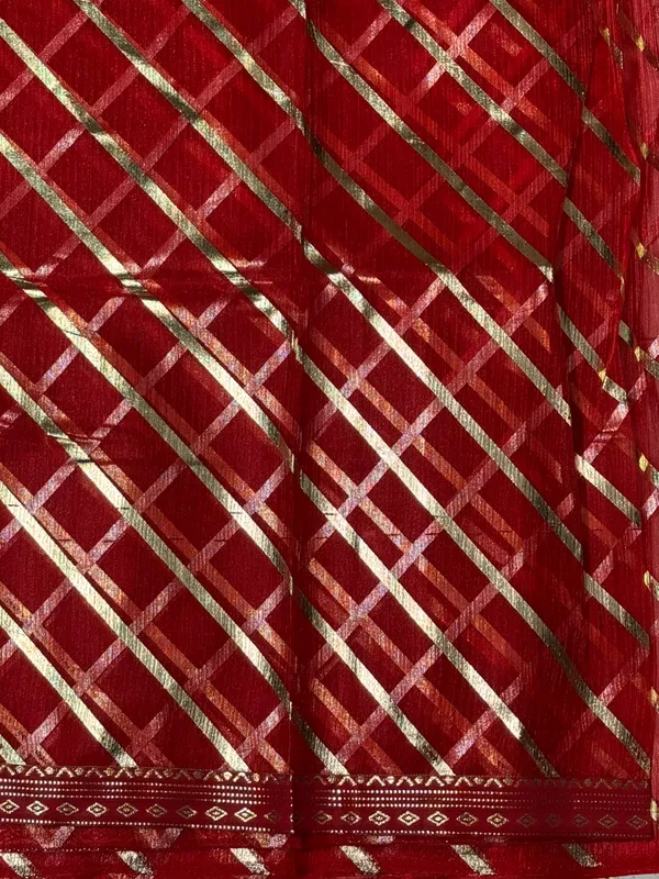 Red_Gold_Tone_Checked_Saree_For_Women