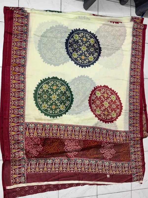 Maroon_Cream_Printed_Saree_for_Women