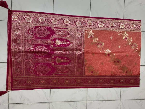 Red_Woven_Traditional_Saree_for_Women