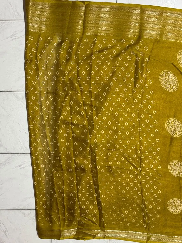 Olive_Woven_Traditional_Saree_for_Women