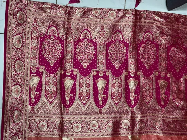 Red_Woven_Traditional_Saree_for_Women