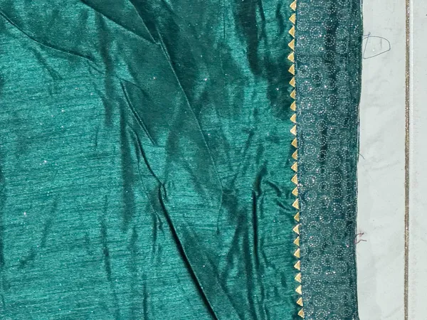 Teal_Wavy_Pattern_Saree_for_Women