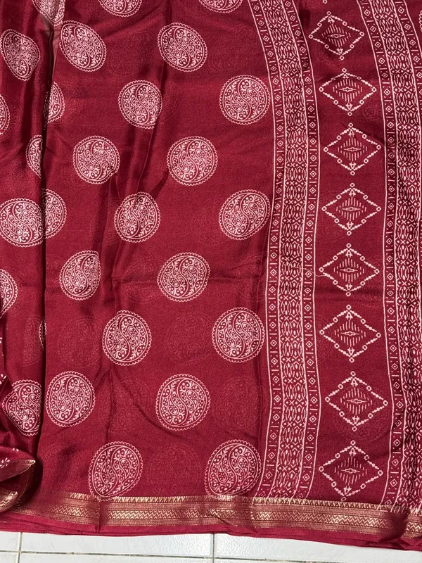 Maroon_Printed_Saree_for_Women