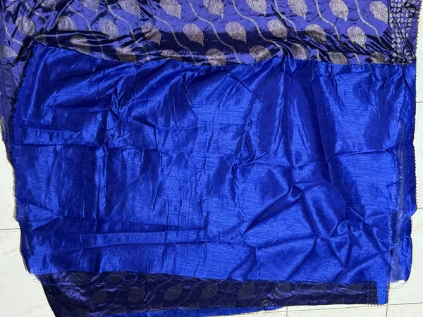 Blue_Satin_Leaf_Print_Saree_for_Women