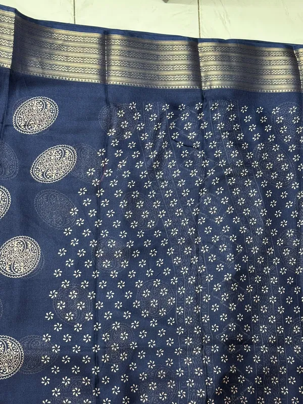 Navy_Blue_Printed_Saree_for_Women