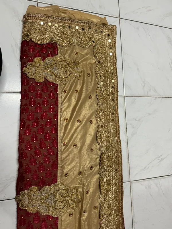 Gold_Embellished_Traditional_Saree_for_Women