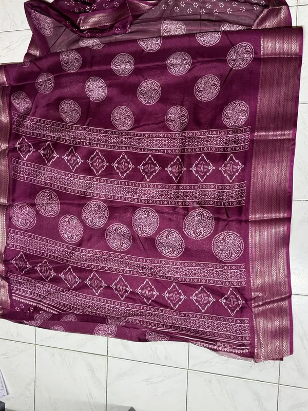 Maroon_Traditional_Pattern_Saree_for_Women